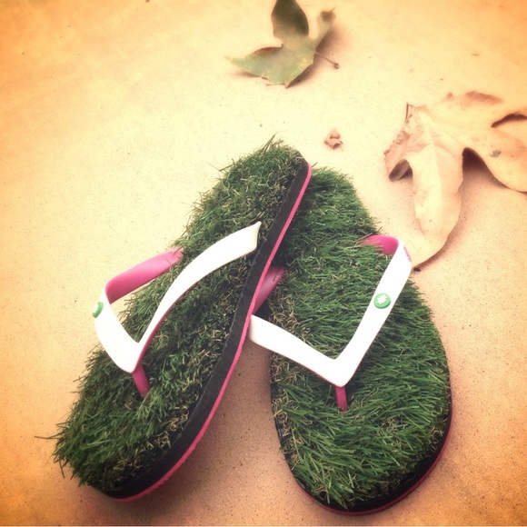 GFF Grass Flip Flops  - size small 7.5-9 - Picture 2 of 5